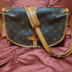 Authentic vintage Louis Vuitton saumur 30